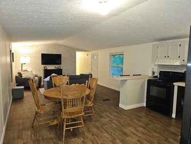 main area looking to livingroom