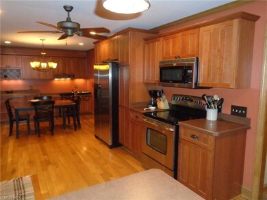 8045 Monterey Dr, Willoughby, OH 44094 - photo 5