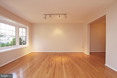 3093 White Birch Ct, Fairfax, VA 22031 - photo 3