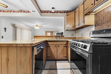 2239 Ohio Pkwy, Rockford, IL 61108 - photo 6