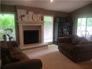 Vaulted celings, FP, & open plan