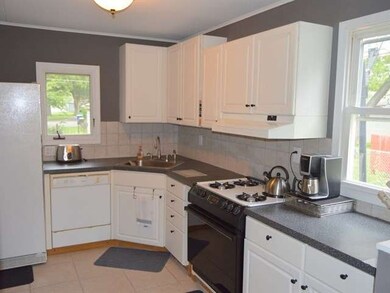 204 N Evanslawn Ave, Aurora, IL 60506 - photo 3