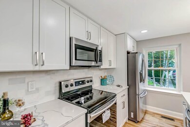 19106 Willow Spring Dr, Germantown, MD 20874 - photo 3