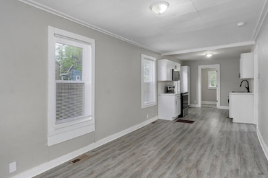 1015 N Newton Ave-7
