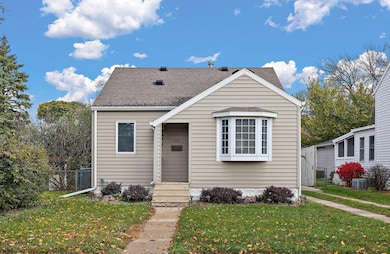 402 11th Ave SW, Austin, MN 55912 - photo 2