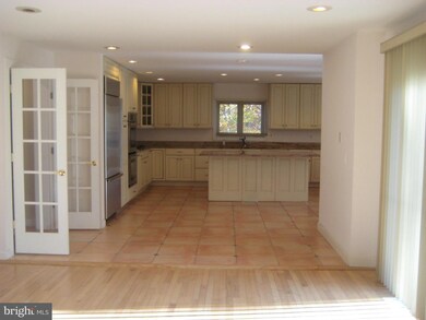 8022 Cypress Grove Ln, Cabin John, MD 20818 - photo 2