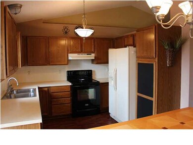 GOOD SIZED KITCHEN