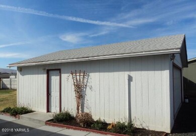 6004 Crestfields side garage view