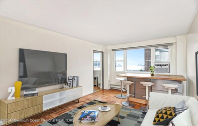 06-Living _ Dining Room