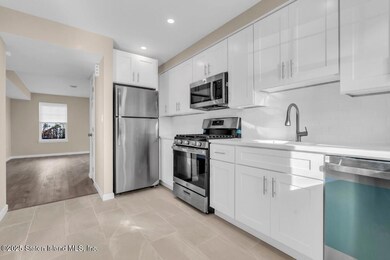 189 Pond Way unit A, Staten Island, NY 10303 - photo 3