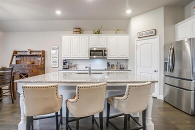 132 Colonial Dr, Joshua, TX 76058 - photo 2