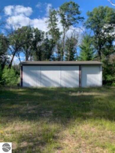 1585 Crystal Dr, West Branch, MI 48661 - photo 4