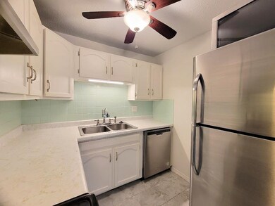 68E Constitution Dr unit 68, Londonderry, NH 03053 - photo 6