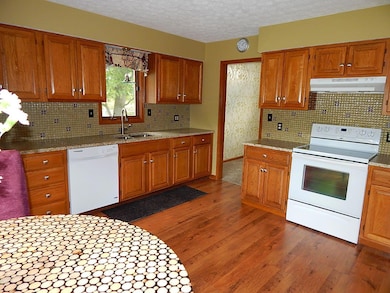 16720 Pontiac Place, Ashville, OH 43103 - photo 5