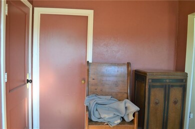 Big Entry area. TONS of space in this house !