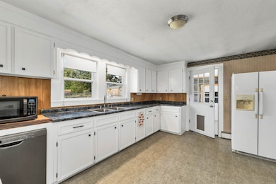 9 Hunt Ave, Franklin, NH 03235 - photo 5