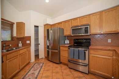 12172 E Via Loma Vista, Yuma, AZ 85367 - photo 3