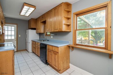 1005 69th St, Windsor Heights, IA 50324 - photo 7