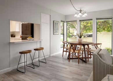 DinignKitchenWindow