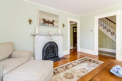 006-photo-living-room-6698572