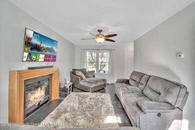 LIVING ROOM (5) (2)