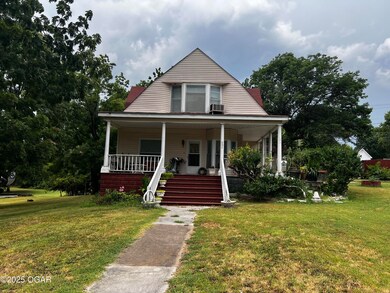 607 Military Ave, Baxter Springs, KS 66713 - photo 2