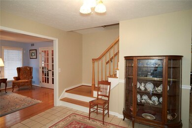 Large Foyer to Welcome Guests!