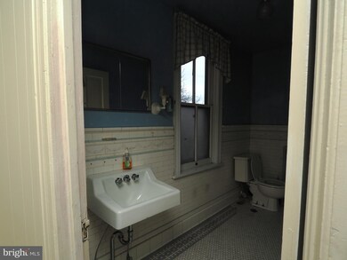 113 W Ridge St, Lansford, PA 18232 - photo 7