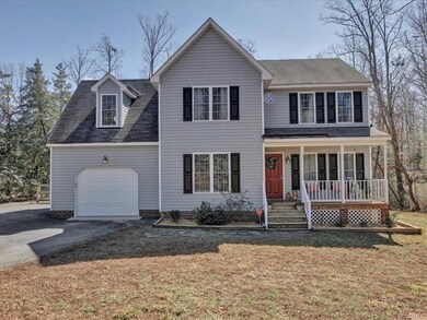 Vinyl siding, Paved Driveway