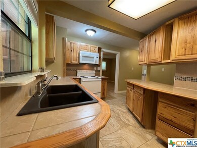 818 W Hopkins St unit B, San Marcos, TX 78666 - photo 3