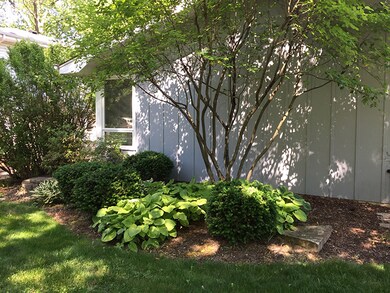 930 Emerald Dr unit 9, Naperville, IL 60540 - photo 2