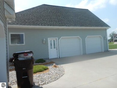 3774 Digwaagi Ln, Mount Pleasant, MI 48858 - photo 5