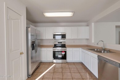 15717 W Watson Ln, Surprise, AZ 85379 - photo 5