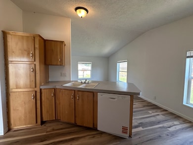 240 S Saginaw Ave, Hines, OR 97738 - photo 5