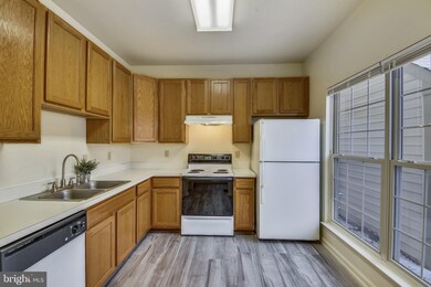 313 Assembly Point Ct, Odenton, MD 21113 - photo 3