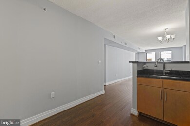 915 E St NW unit 911, Washington, DC 20004 - photo 5