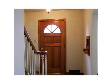 Entry/Foyer.