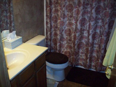TILE FLOORING, TUB/SHOWER COMBO!  PERFECT!
