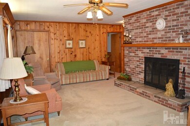 106 N Bickett St, Burgaw, NC 28425 - photo 2
