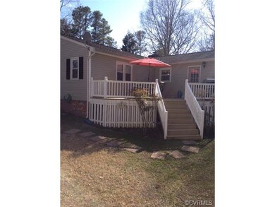 Wonderful Rear Deck to entertain Family and Friend