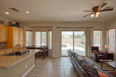 FAMILY ROOM_DINING