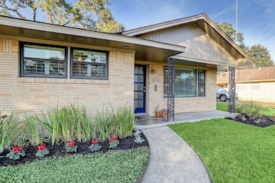 1615 Haverhill Dr, Houston, TX 77008 - photo 2