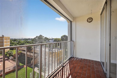 9210 Fontainebleau Blvd unit 505, Miami, FL 33172 - photo 2