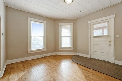 210 7th Ave SW, Cedar Rapids, IA 52404 - photo 3