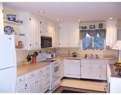 67 Gregory St unit 2, Marblehead, MA 01945 - photo 5