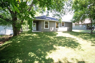 207 N Bond St, Whitewright, TX 75491 - photo 4