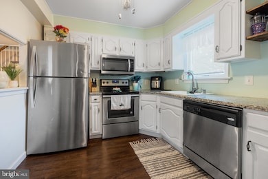 23 Crabtree Dr, Levittown, PA 19055 - photo 6