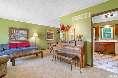 2503 W 60th Place, Davenport, IA 52806 - photo 6