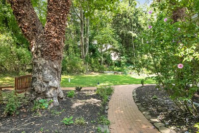 452 Crawfords Corner Rd-large-036-035-4M