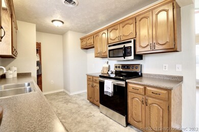 13220 S Peoria Ave, Bixby, OK 74008 - photo 4